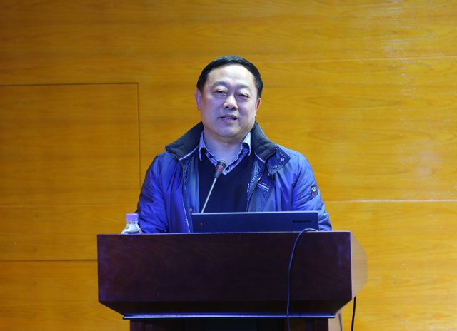 王洪杰副校长主持汇报交流会